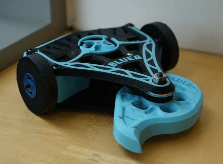 Blueb LEGO combat robot