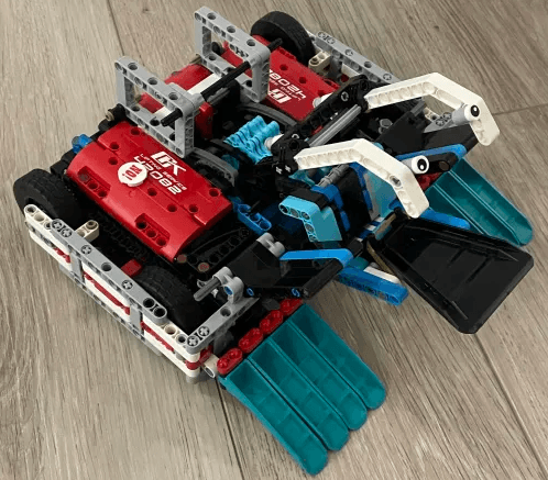 Goaltender LEGO combat robot